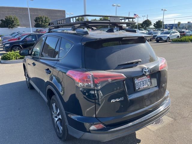 Used 2018 Toyota RAV4 LE w/ Carpet Mat Package AWD/4WD image 7