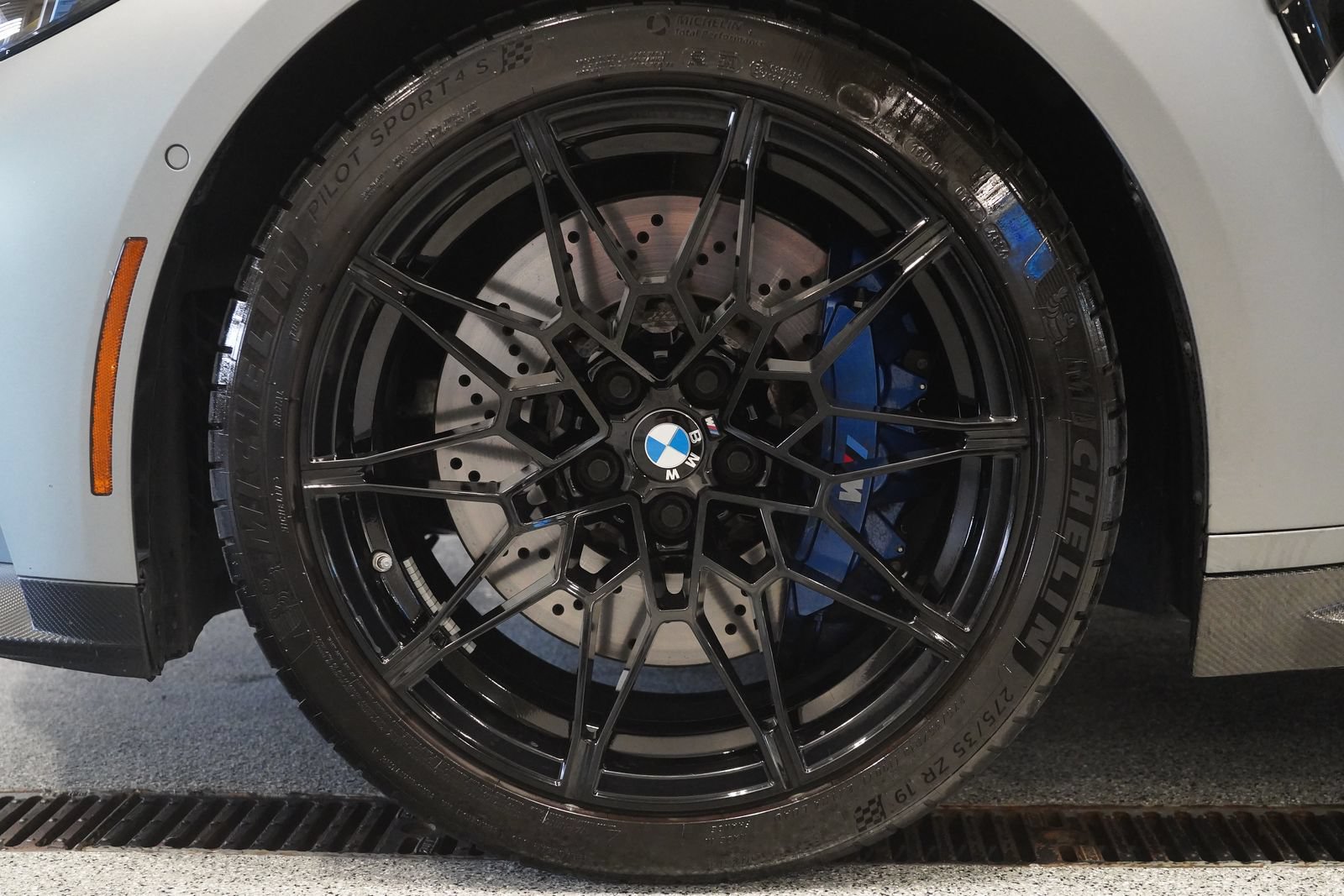Used 2025 BMW M3 w/ M Carbon Exterior Package RWD image 8