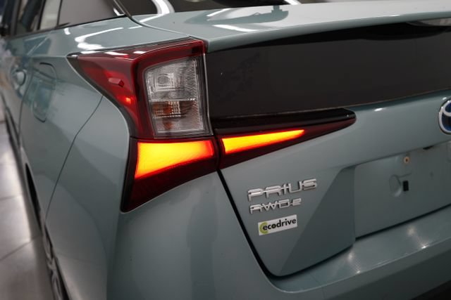 Used 2020 Toyota Prius XLE AWD/4WD image 57
