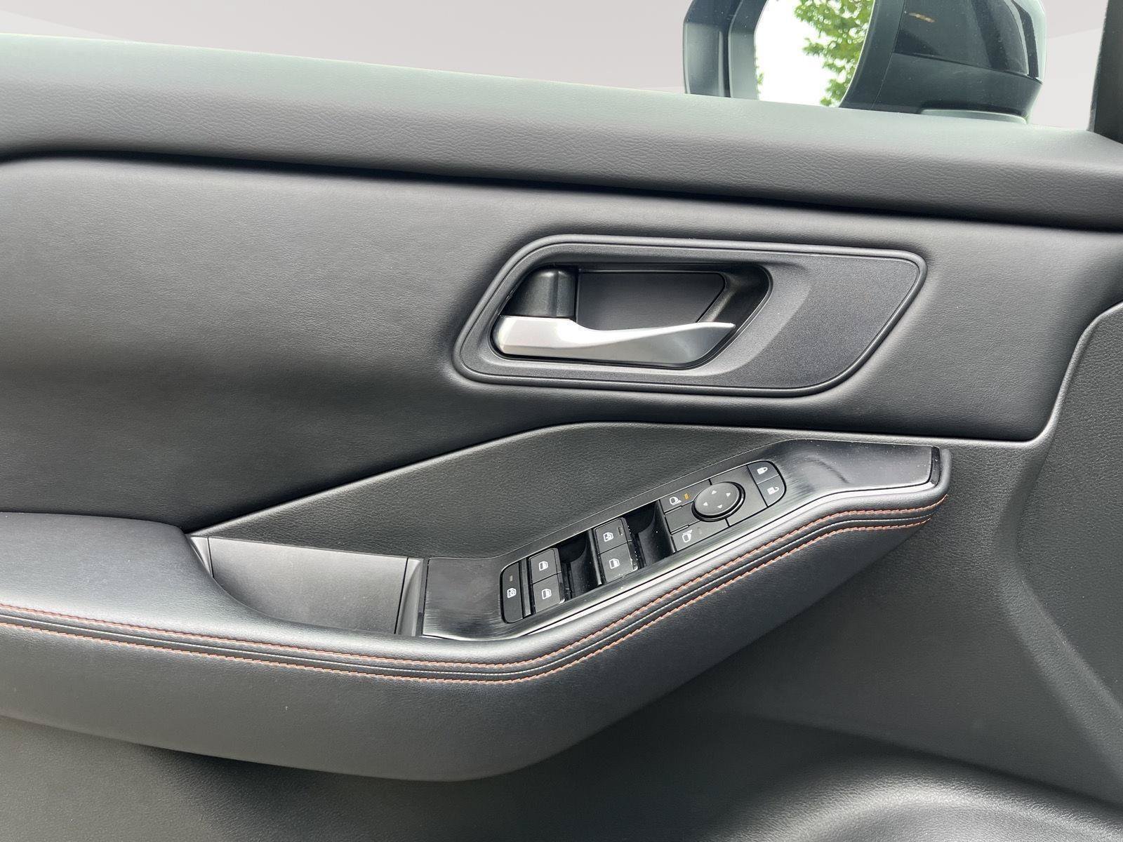 Certified 2025 Nissan Rogue SV AWD/4WD image 19