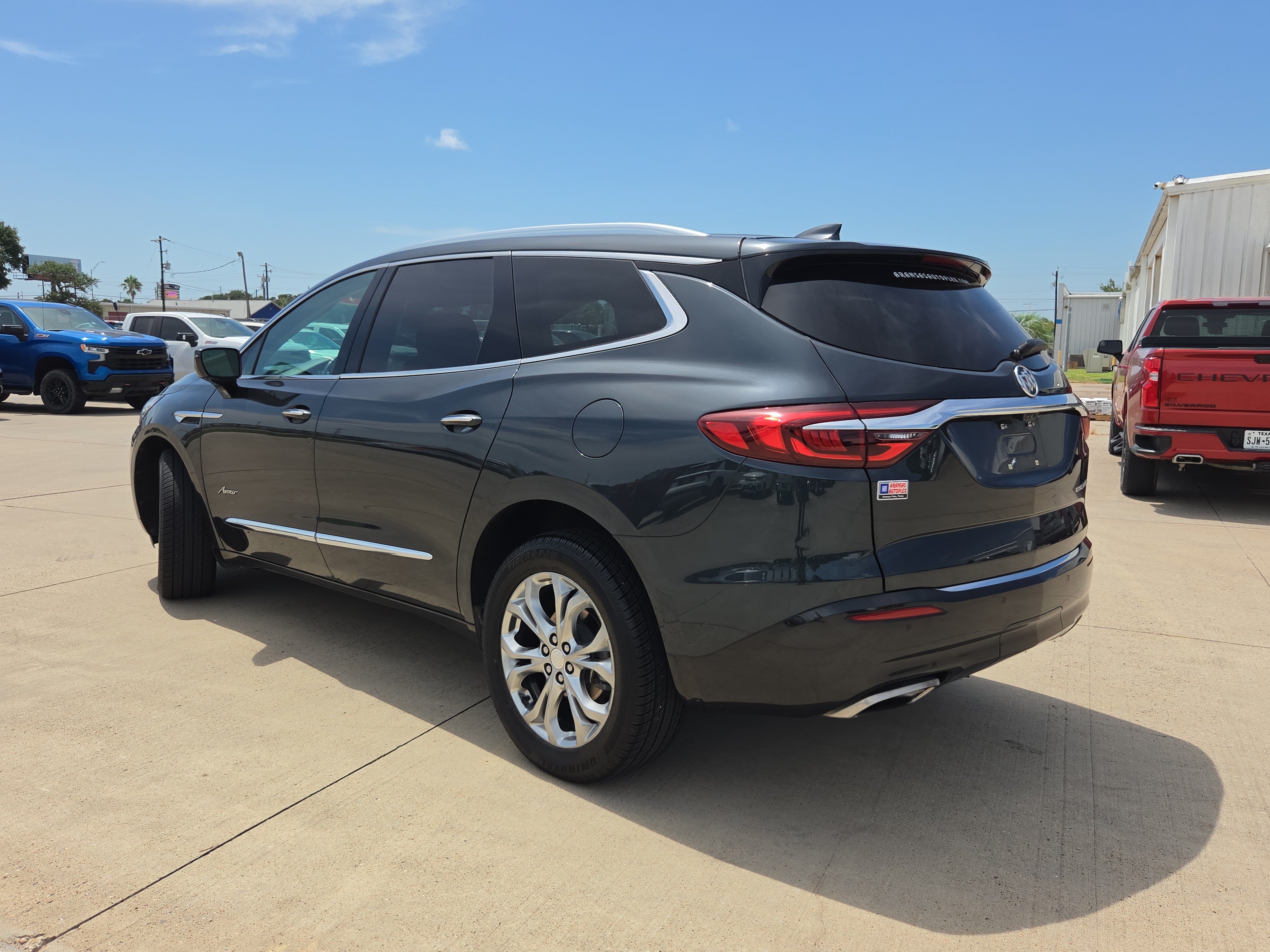 Used 2019 Buick Enclave Avenir w/ Avenir Technology Package FWD image 7