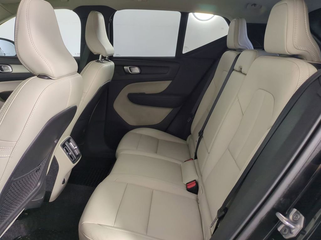 Used 2019 Volvo XC40 T5 R-Design image 16
