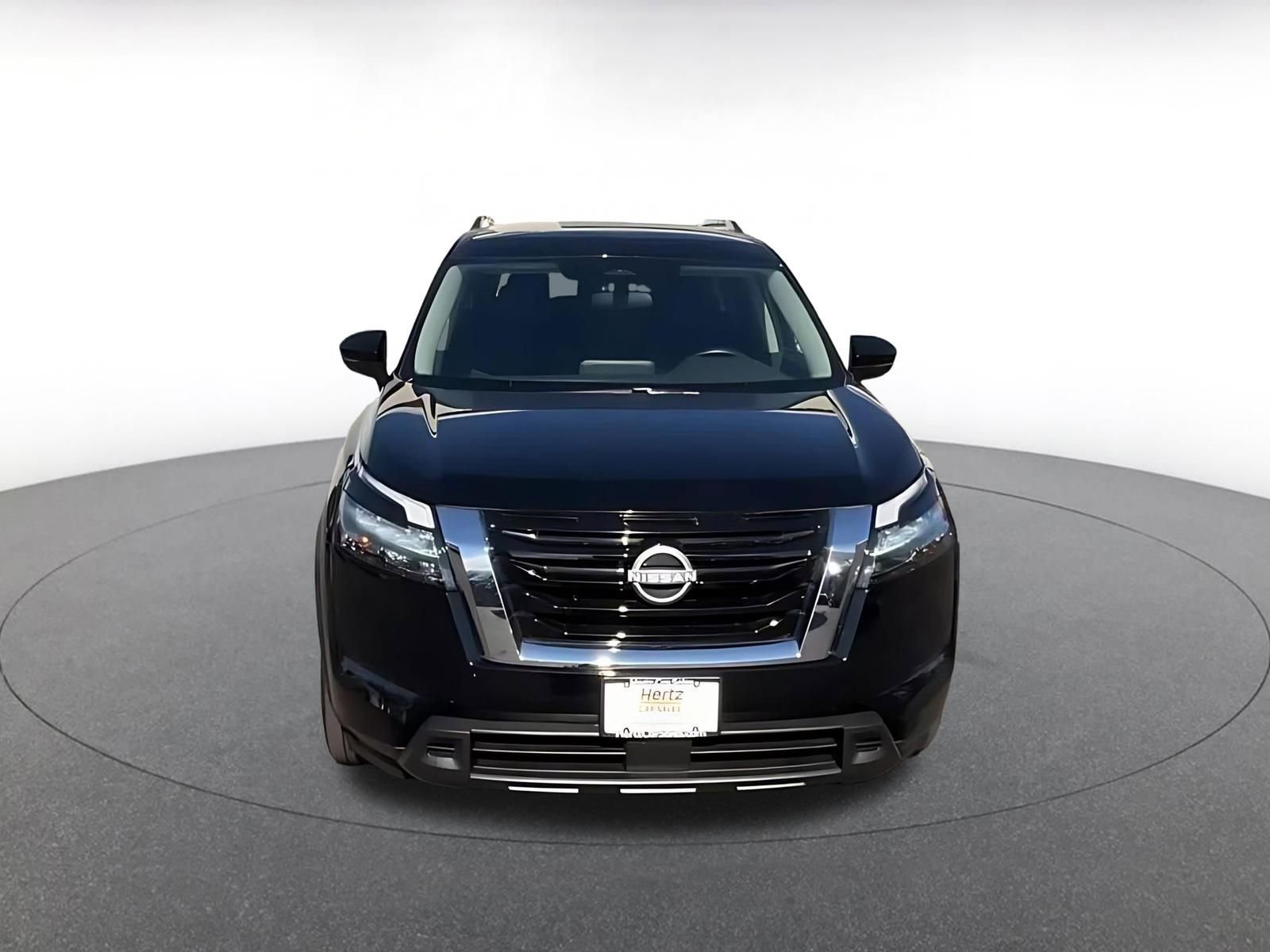Used 2025 Nissan Pathfinder SV FWD image 4