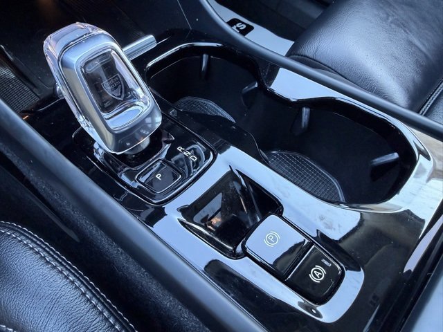 Used 2023 Volvo XC40 B5 Plus image 29
