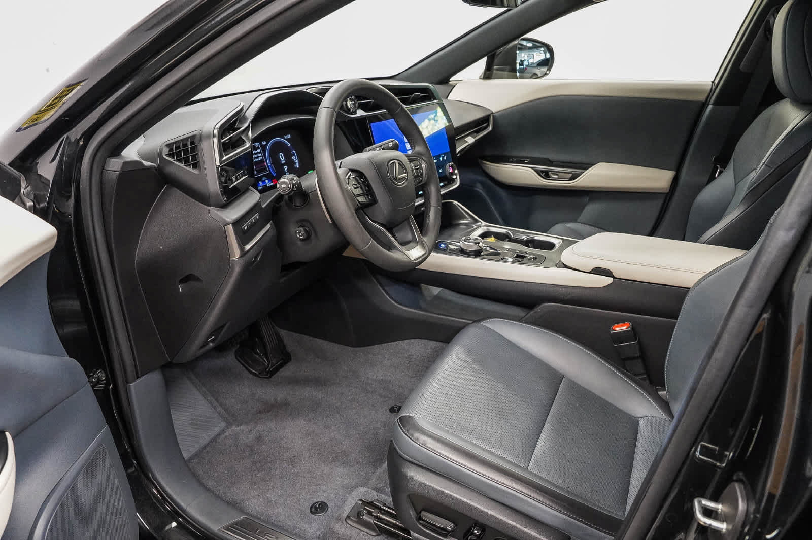 Used 2025 Lexus RZ 300e w/ Accessory Package (2T) FWD image 17