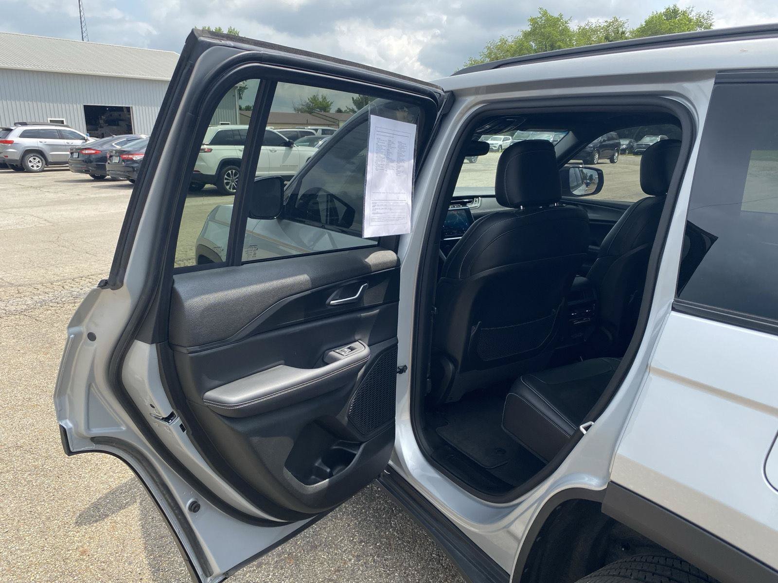 Used 2023 Jeep Grand Cherokee Altitude AWD/4WD image 33