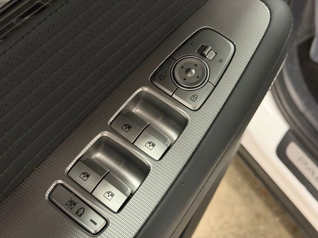 Used 2023 Hyundai Palisade Calligraphy image 29