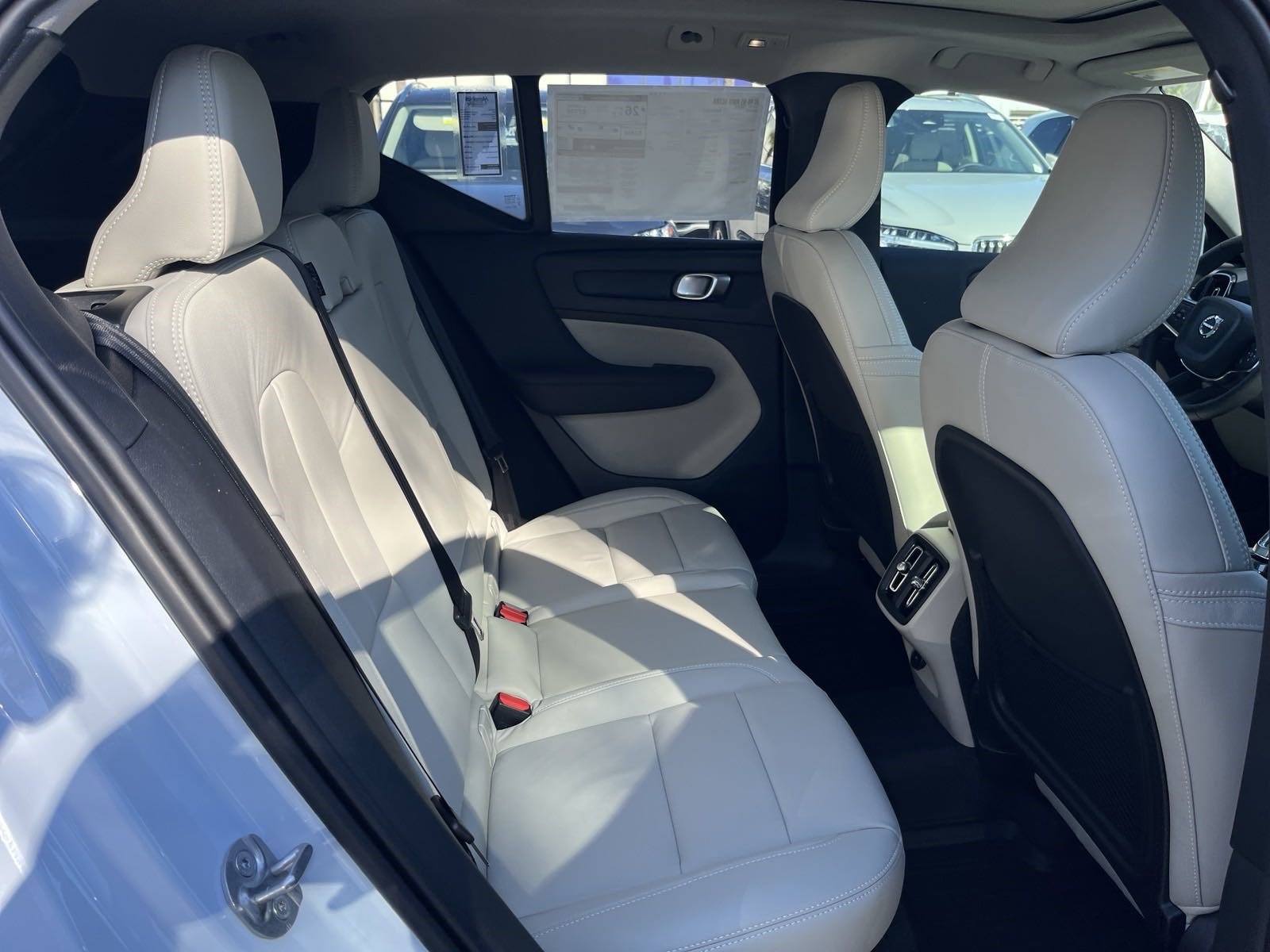 New 2025 Volvo XC40 B5 Ultra w/ Protection Package Premier image 34