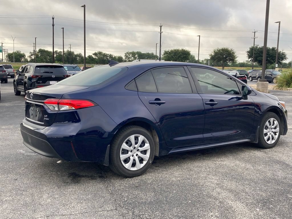 Used 2025 Toyota Corolla LE FWD image 5