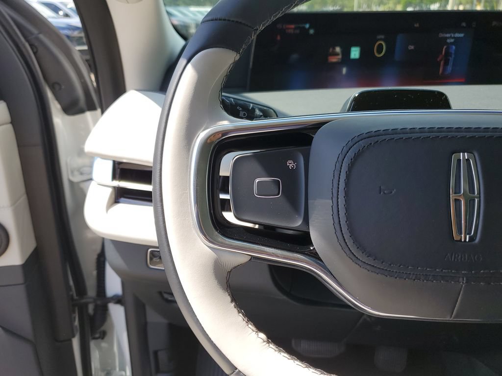 New 2026 Lincoln Navigator L Premier AWD/4WD image 26