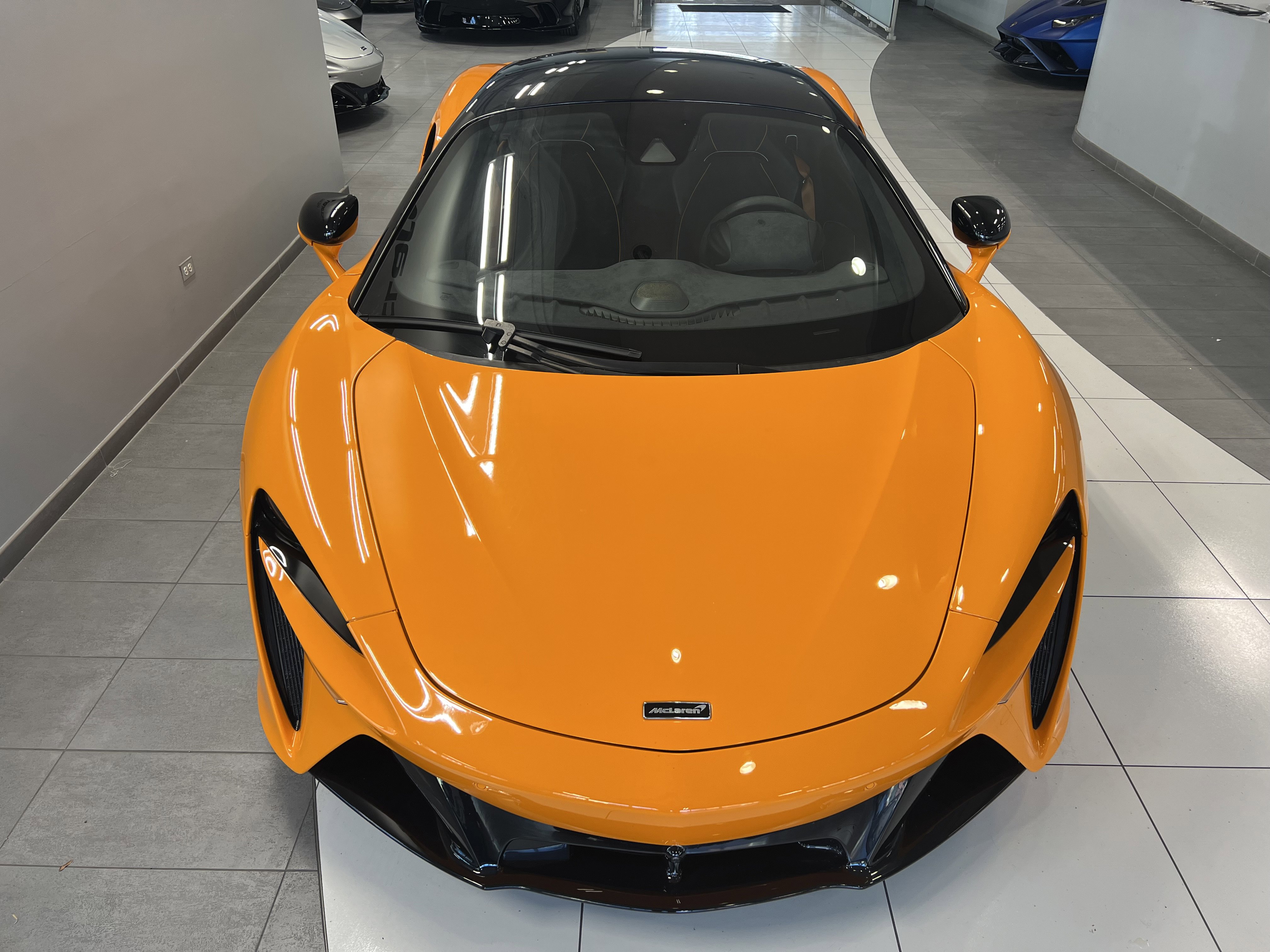 Used 2023 McLaren Artura image 10