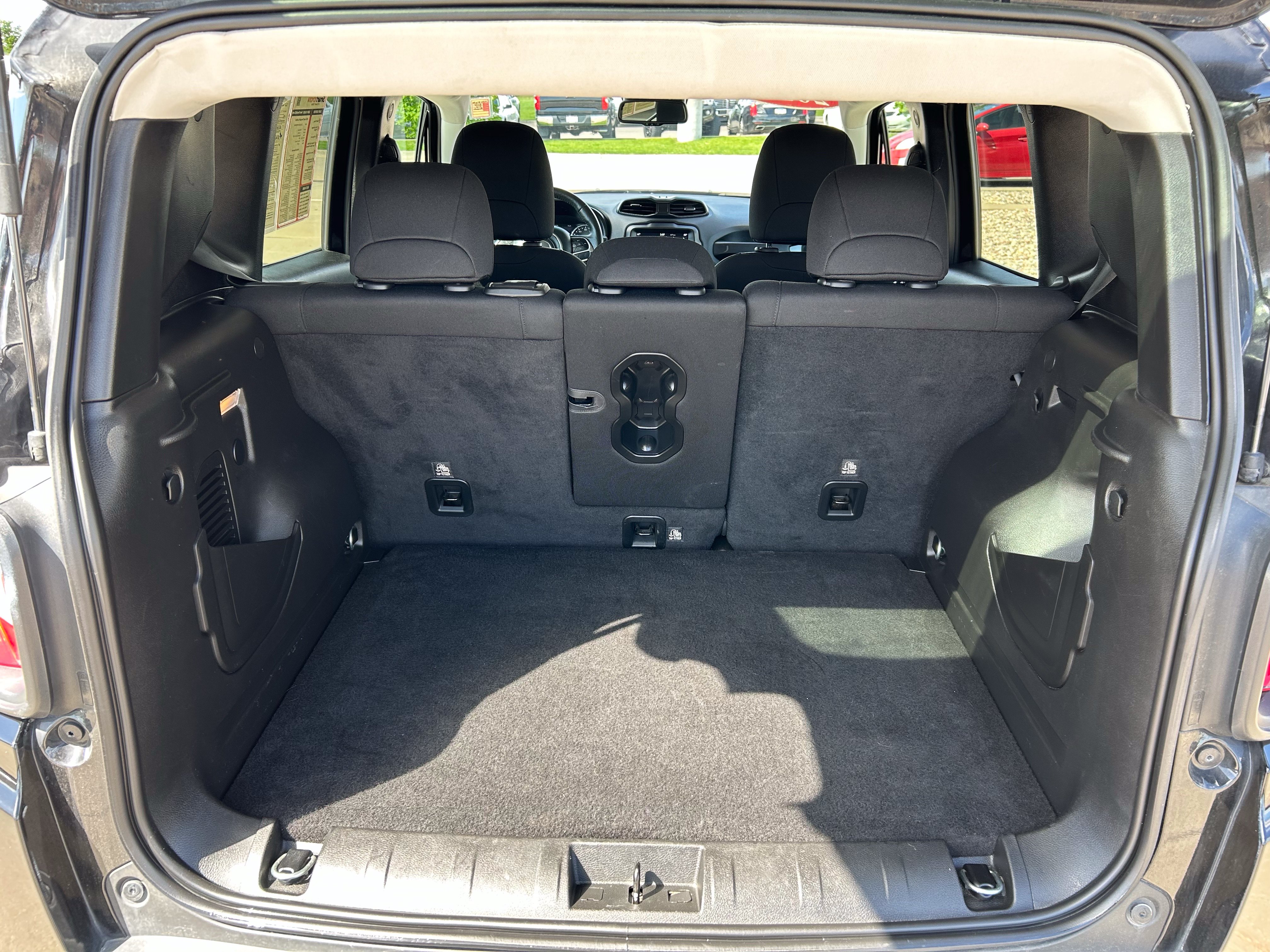 Used 2022 Jeep Renegade Latitude w/ Convenience Group AWD/4WD image 22