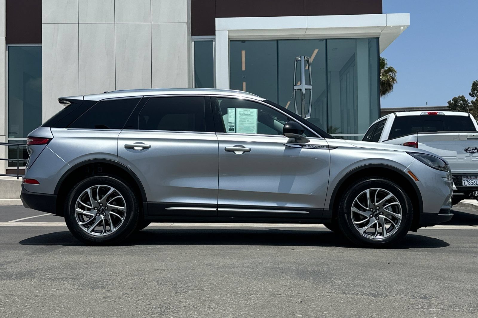 Certified 2022 Lincoln Corsair FWD image 2