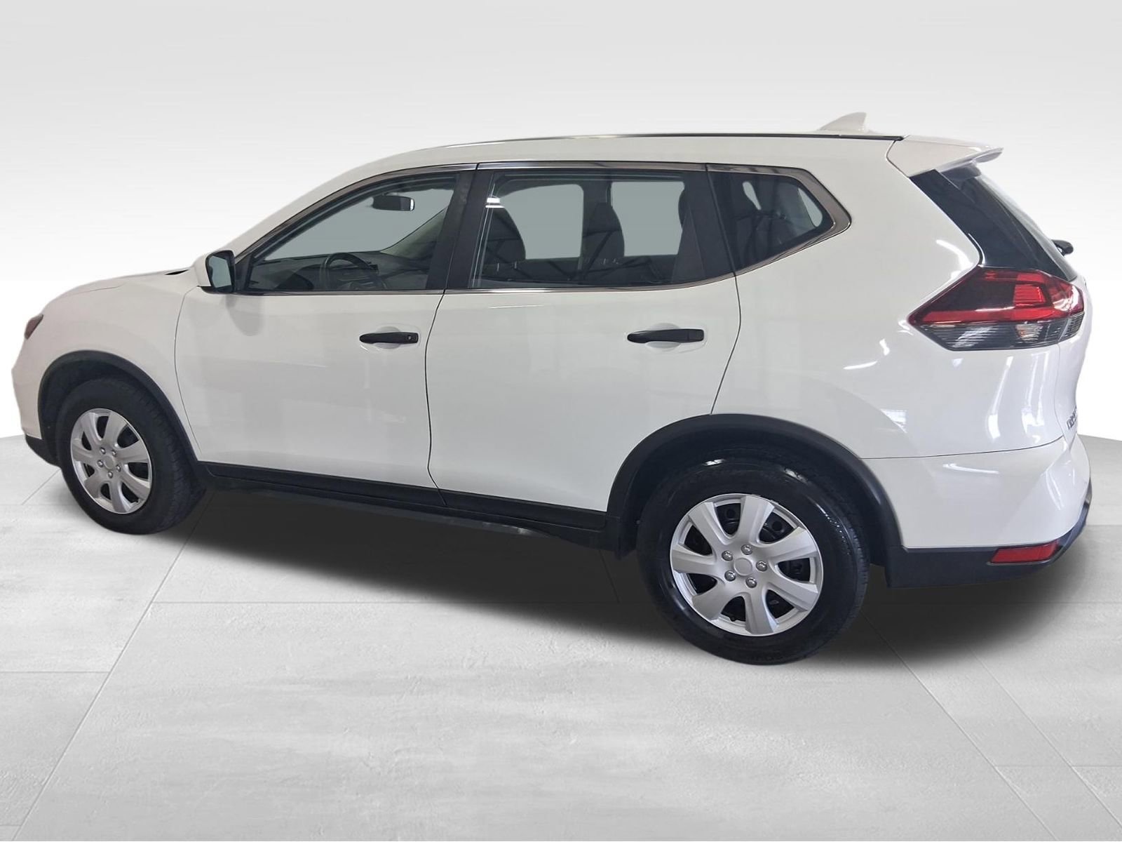 Used 2018 Nissan Rogue S AWD/4WD image 7