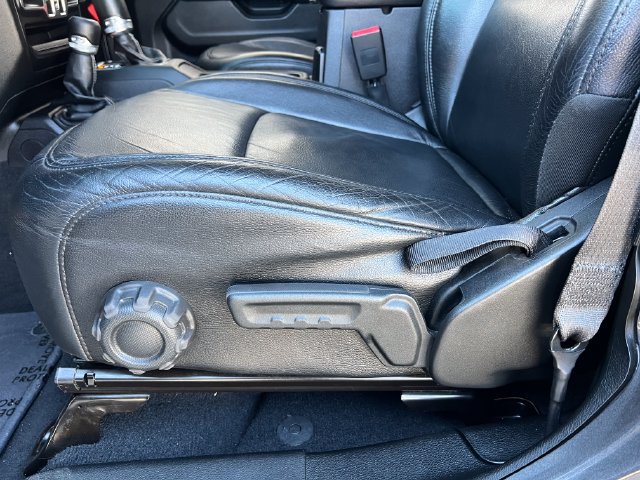 Used 2018 Jeep Wrangler Unlimited Sahara AWD/4WD image 27