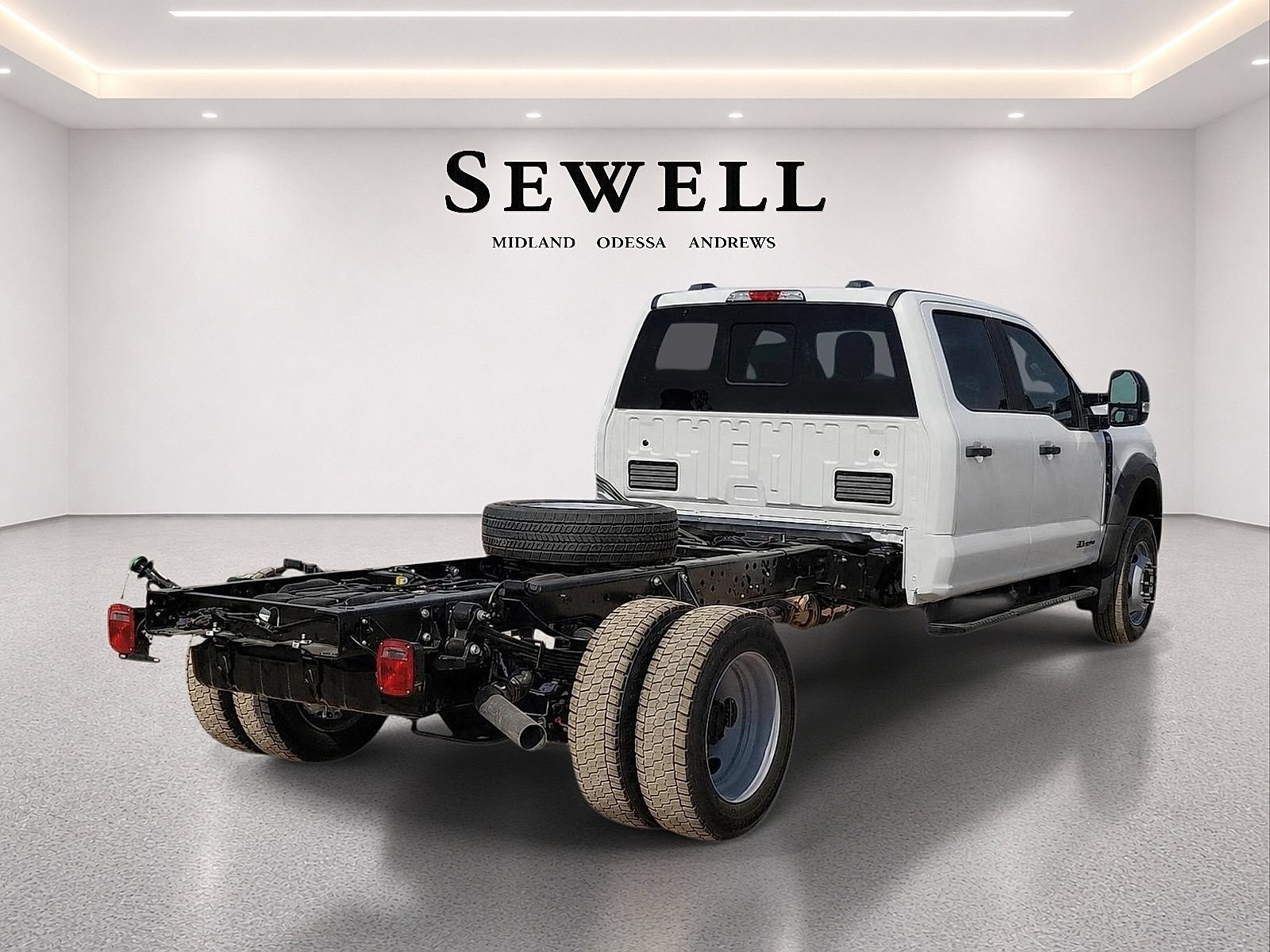 New 2027 Ford F550 4x4 Crew Cab image 4