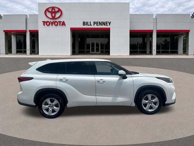 Used 2021 Toyota Highlander L FWD image 6