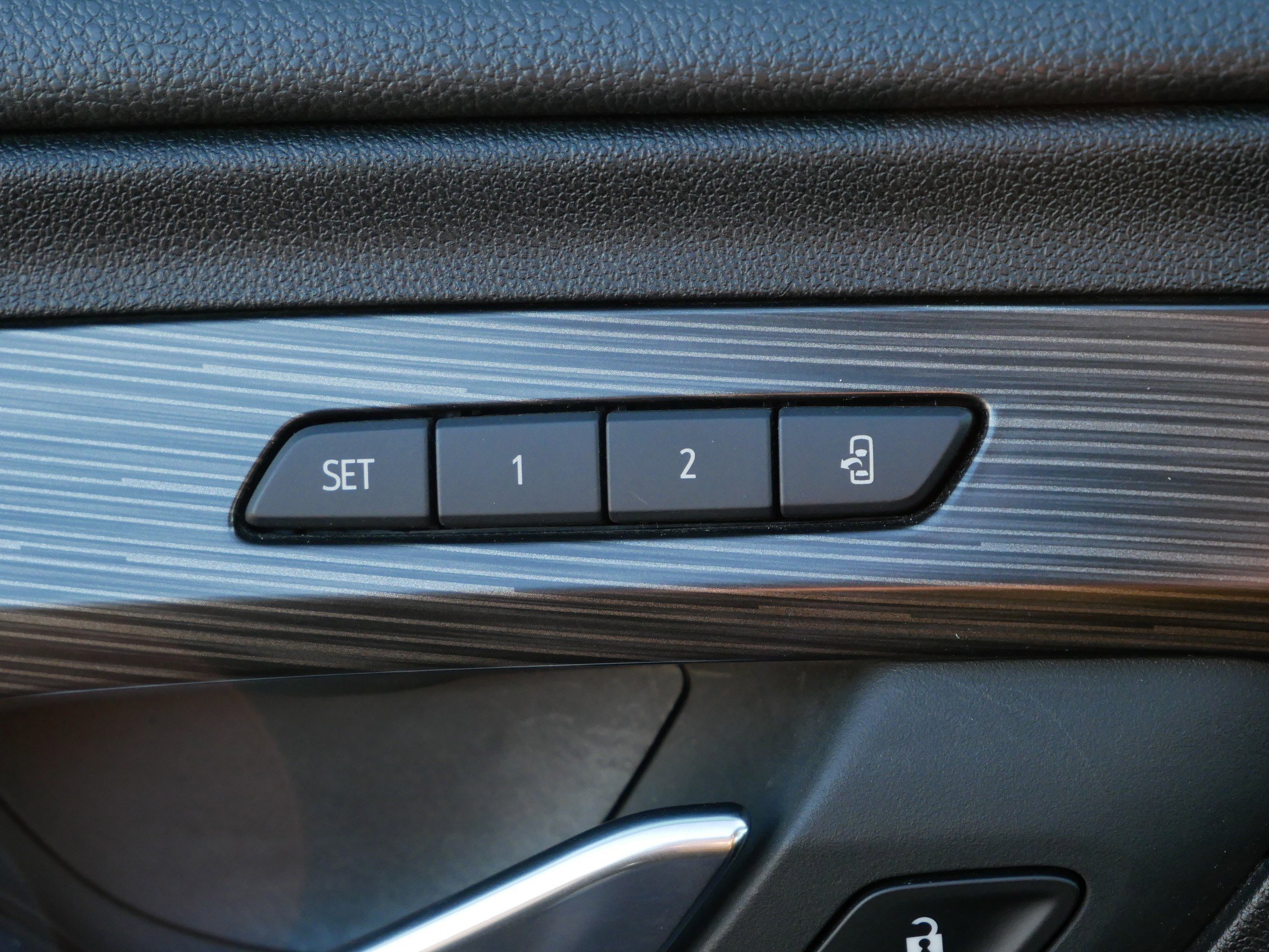 Used 2023 GMC Terrain SLT image 27