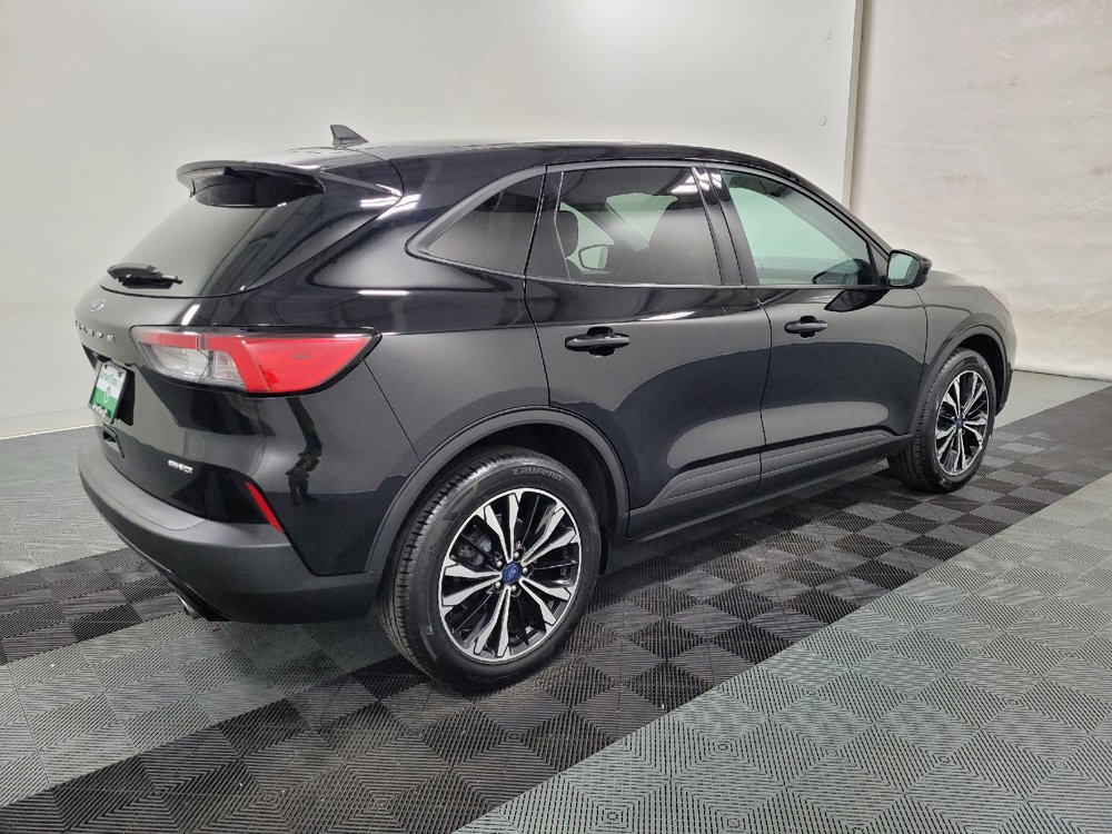 Used 2022 Ford Escape SE w/ SE Sport Appearance Package image 10