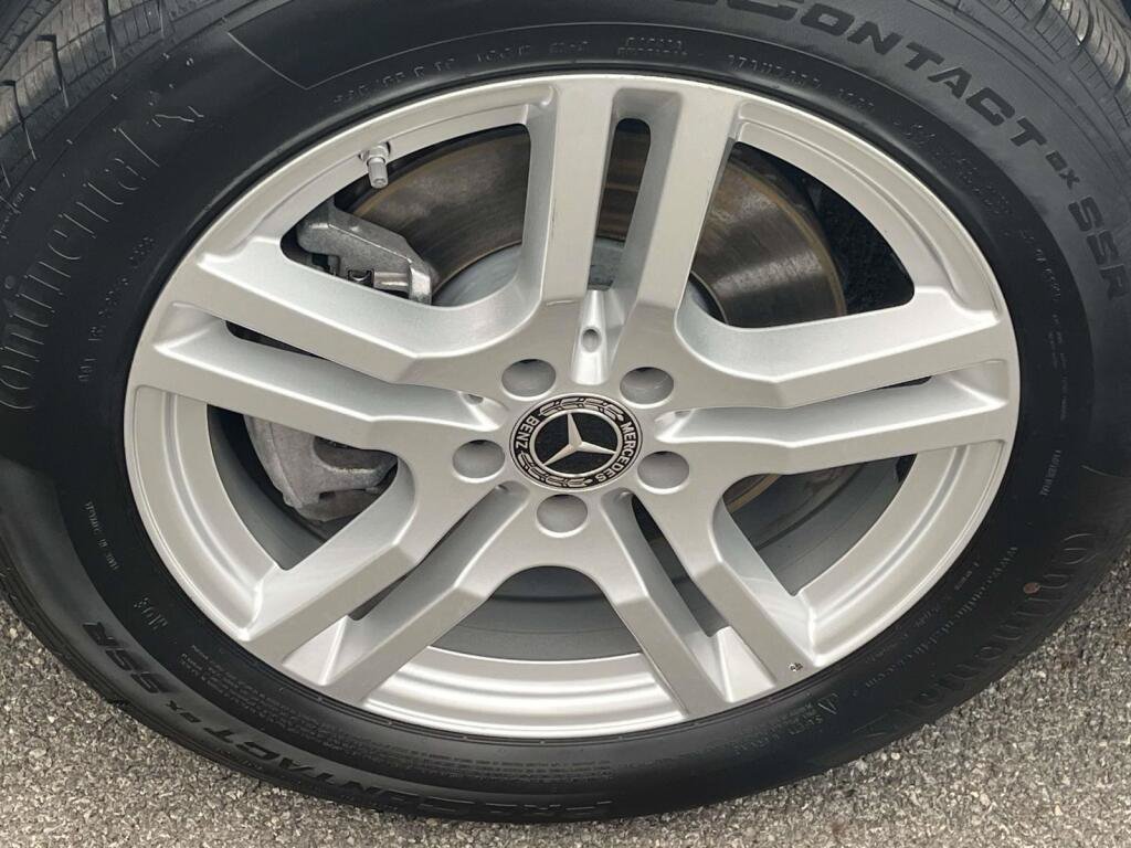 Certified 2023 Mercedes-Benz GLB 250 4MATIC w/ Premium Package image 15