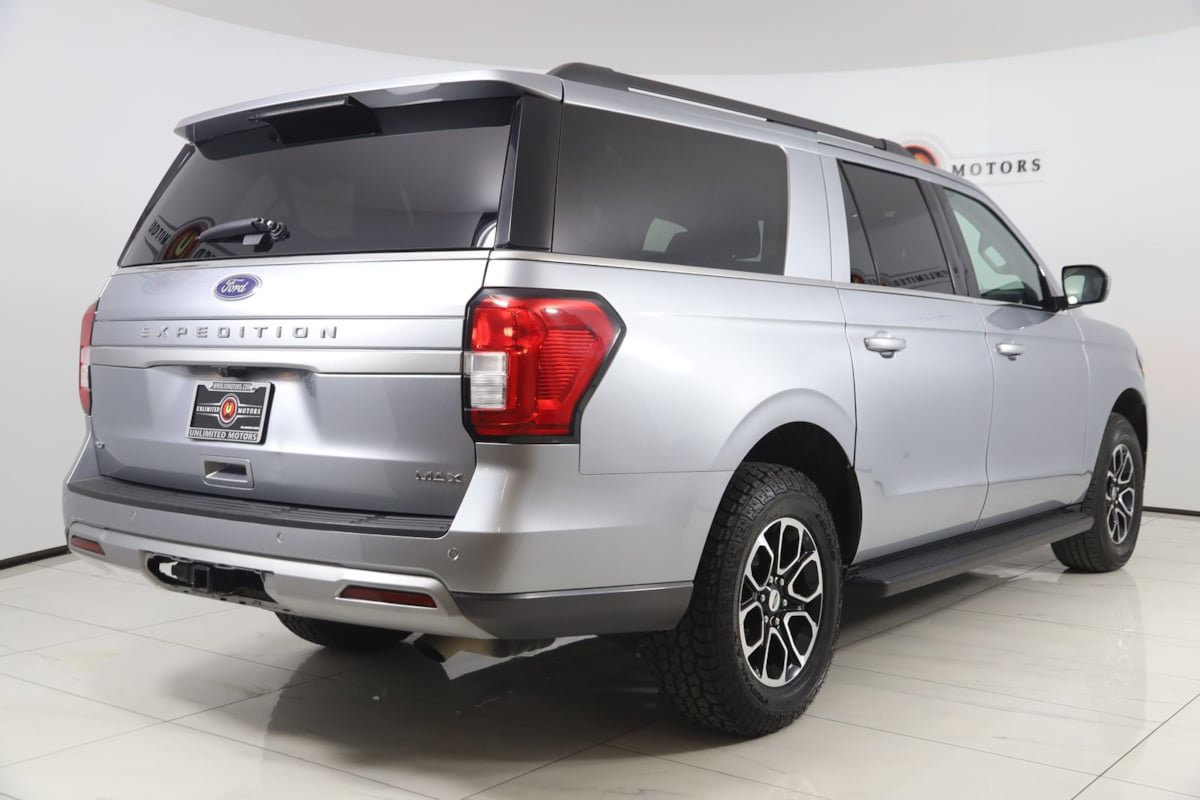 Used 2024 Ford Expedition Max XLT image 3