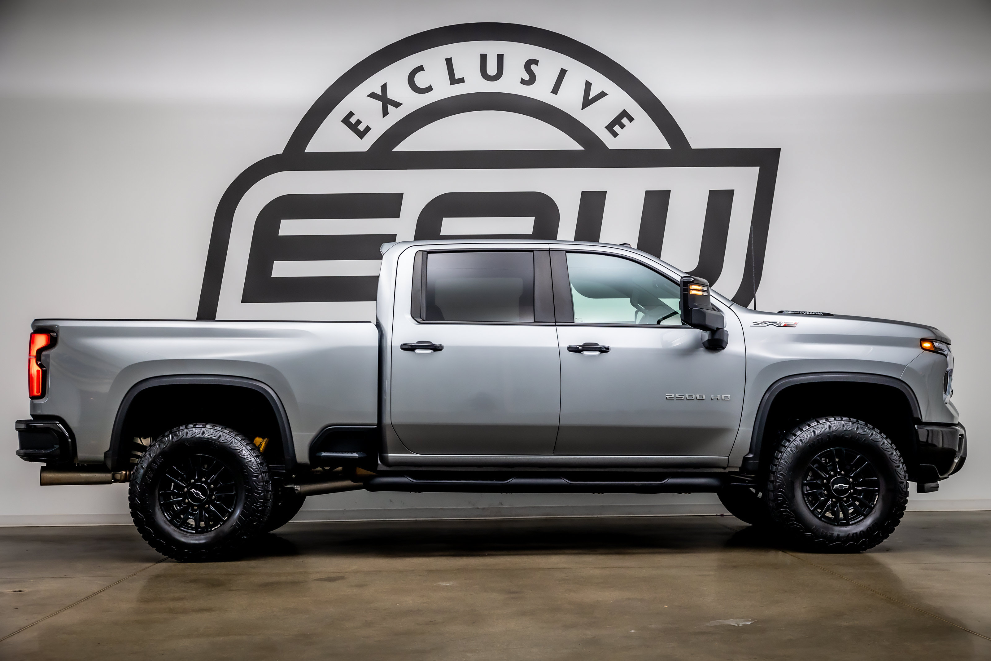 Used 2025 Chevrolet Silverado 2500 ZR2 w/ Technology Package AWD/4WD image 9