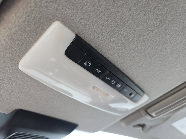 Used 2023 Nissan Kicks SR FWD image 26