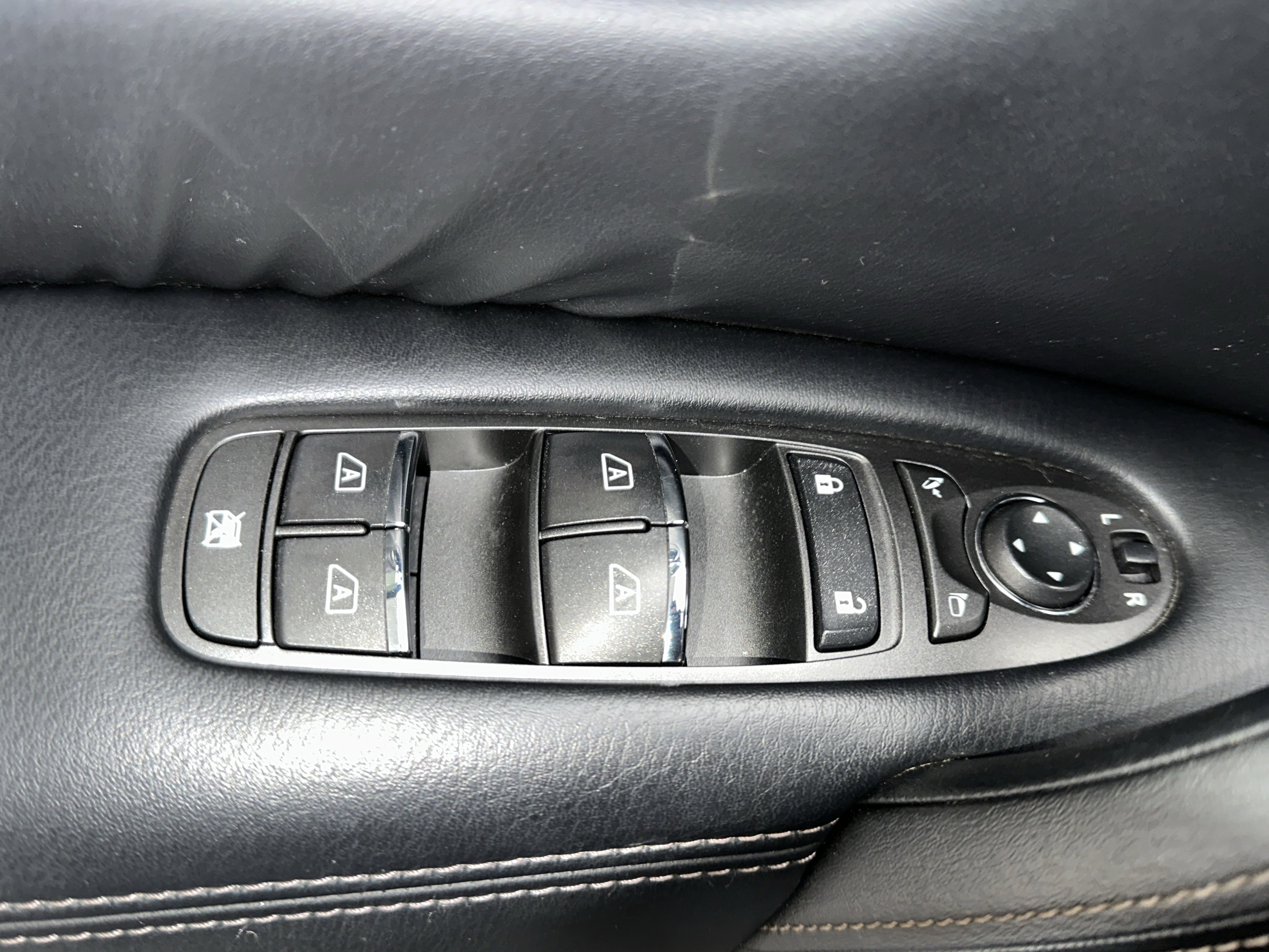 Used 2023 Nissan Armada Platinum image 22