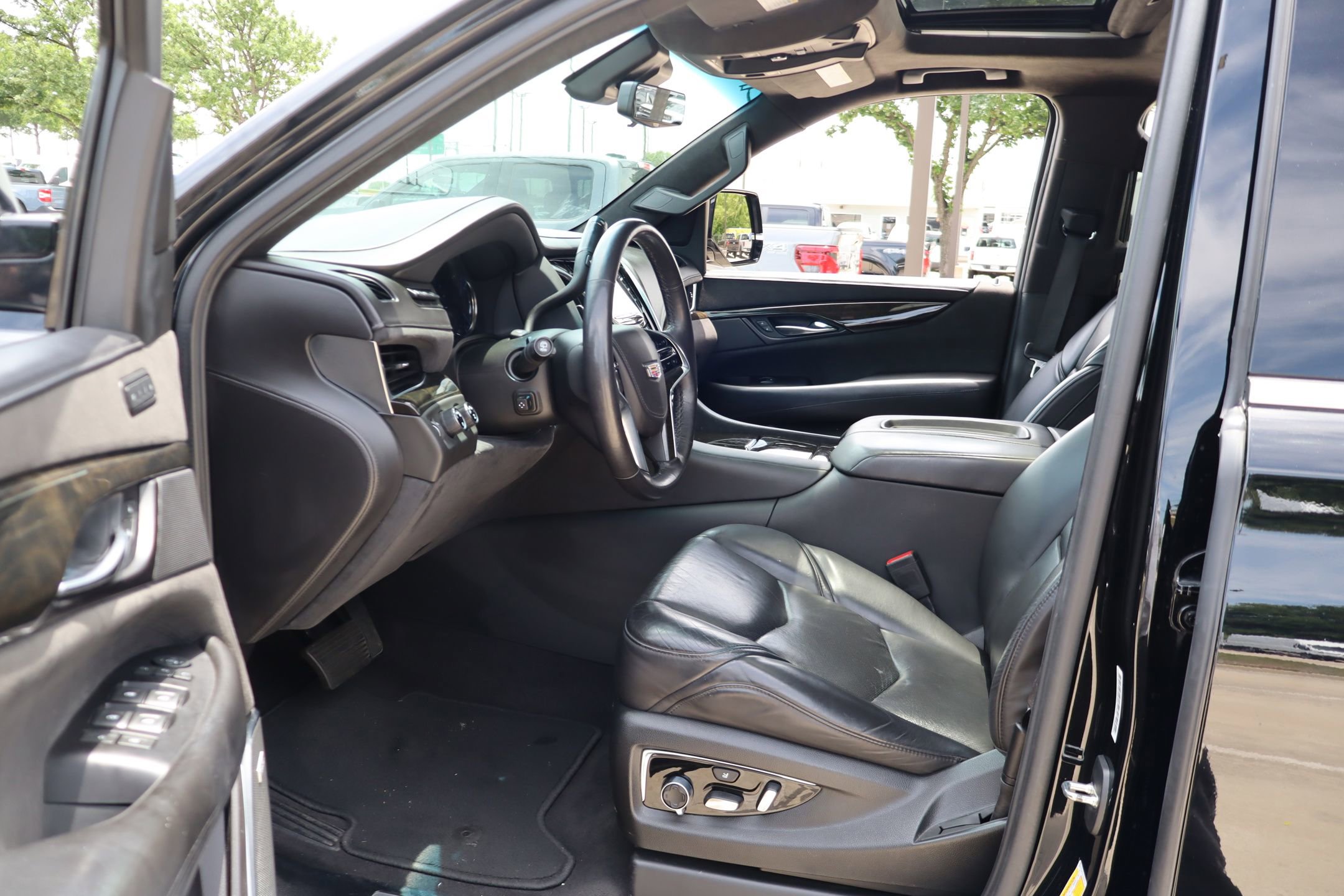 Used 2020 Cadillac Escalade ESV Platinum AWD/4WD image 29