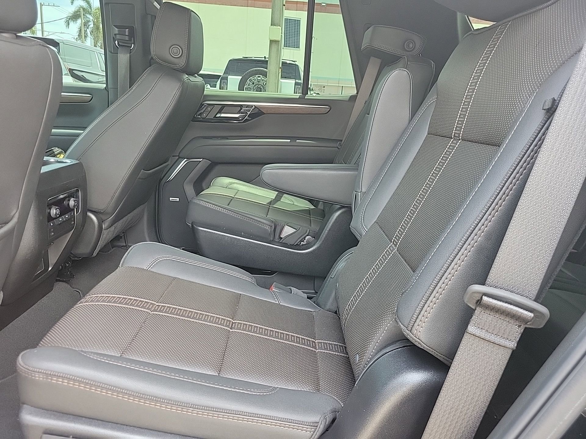 Used 2025 Chevrolet Tahoe High Country RWD image 18