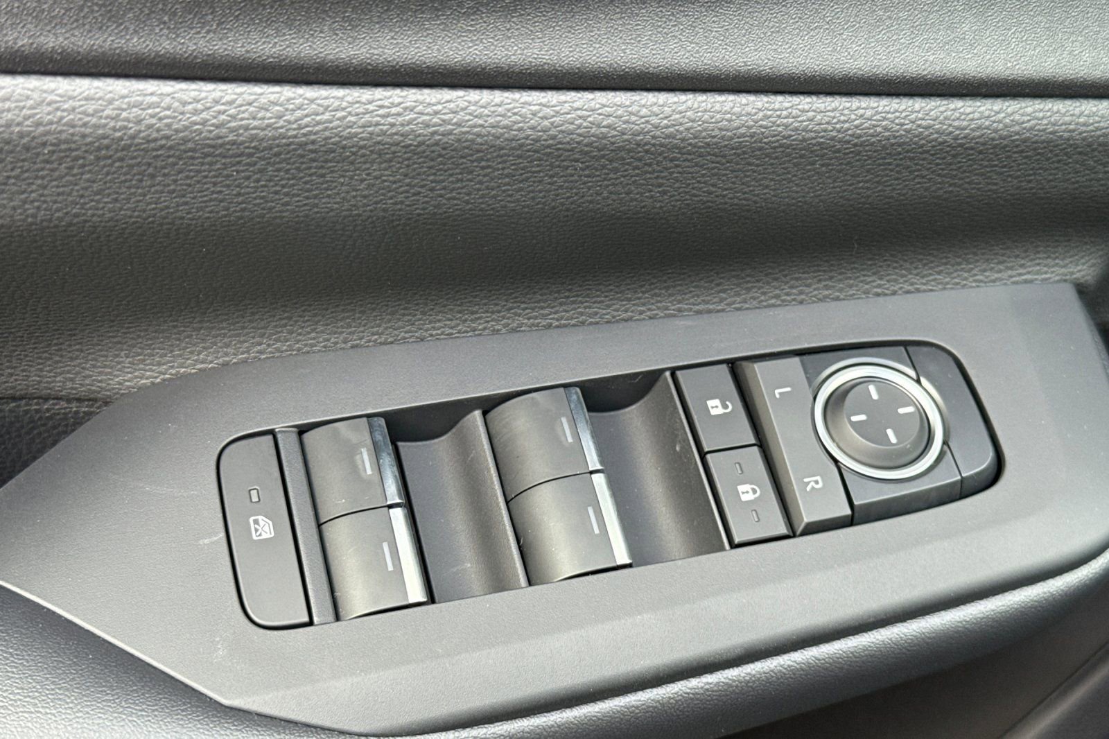 New 2026 Toyota Prius Plug-In Hybrid image 12