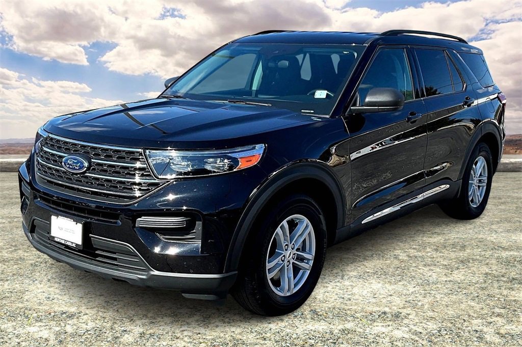 Used 2023 Ford Explorer XLT image 3