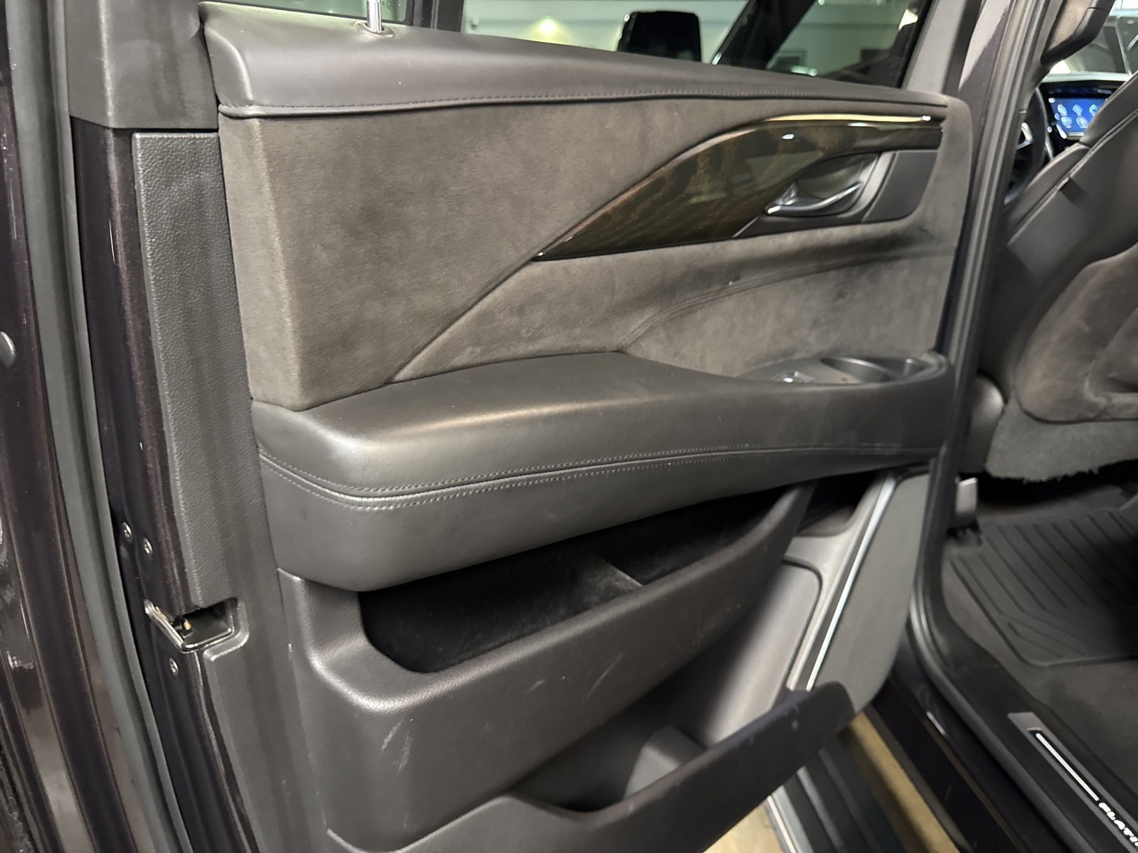 Used 2017 Cadillac Escalade ESV Platinum image 14