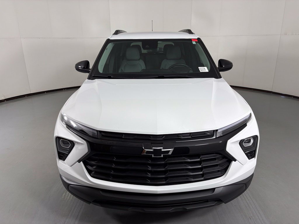 Used 2026 Chevrolet TrailBlazer LT w/ Midnight Edition AWD/4WD image 3