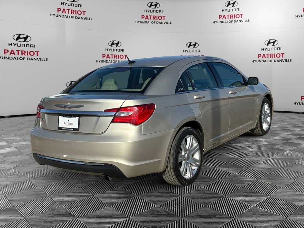 Used 2013 Chrysler 200 LX image 3