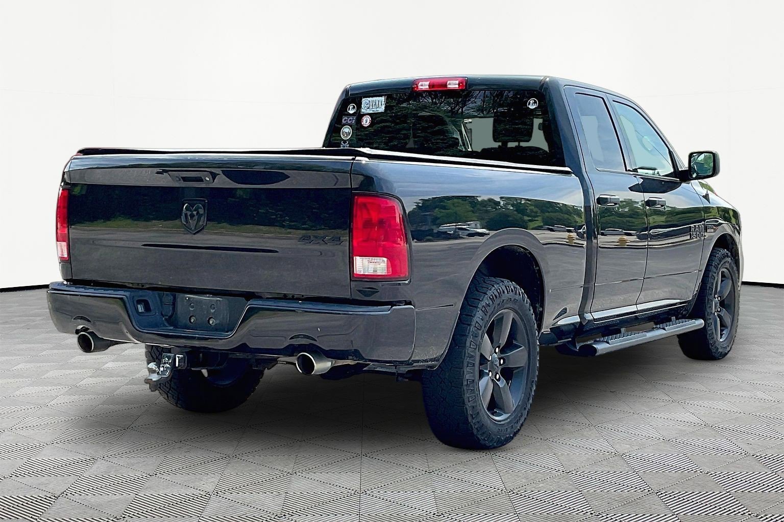 Used 2017 RAM 1500 Express w/ Black Ram 1500 Express Group AWD/4WD image 6