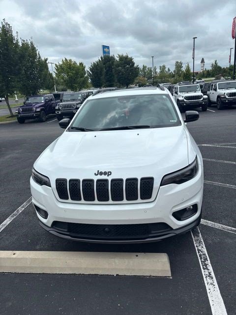Used 2023 Jeep Cherokee Altitude Lux w/ Lux Elite Package AWD/4WD image 2