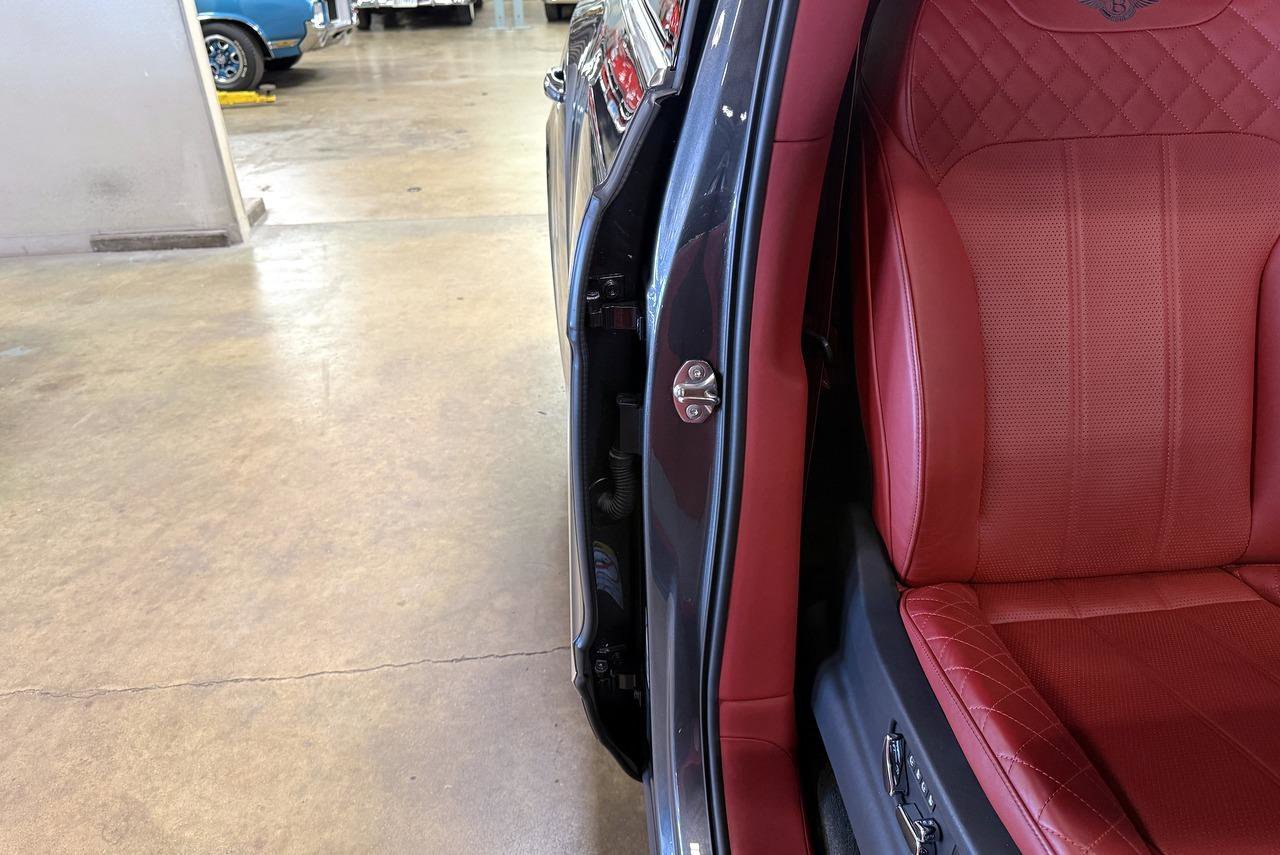 Used 2018 Bentley Bentayga image 77