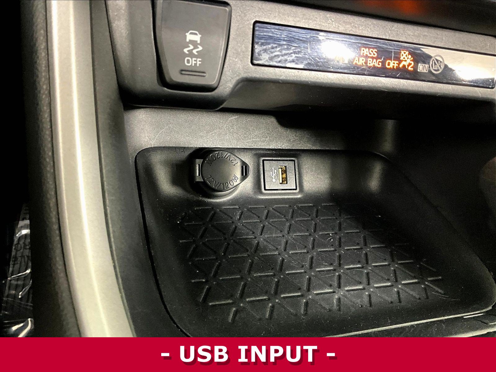 Used 2024 Toyota RAV4 XLE FWD image 16