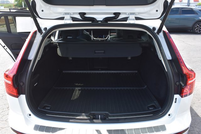 Used 2023 Volvo V60 B5 Cross Country Plus w/ Climate Package image 18