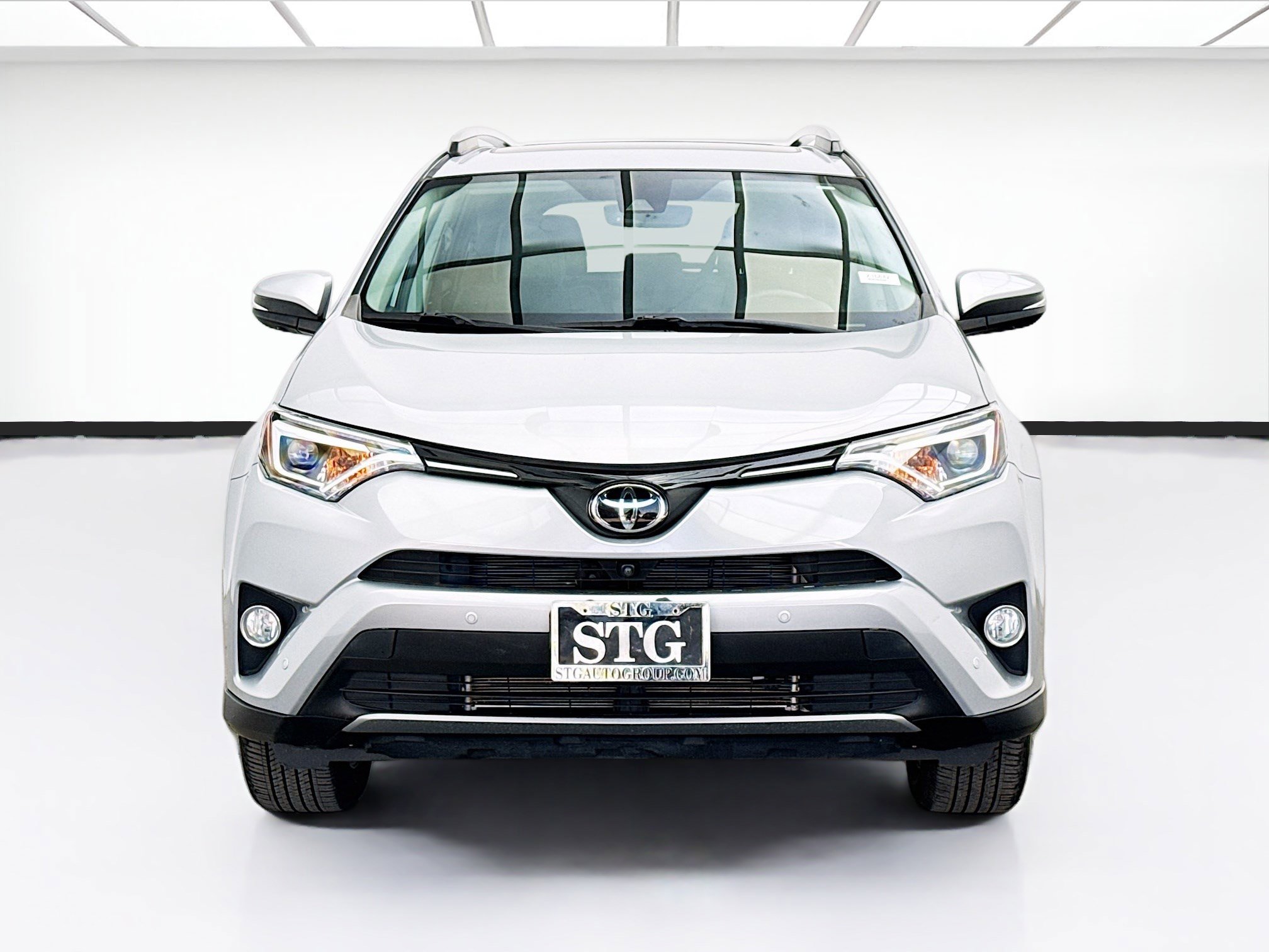 Used 2018 Toyota RAV4 Limited w/ Advanced Technology Package image 2