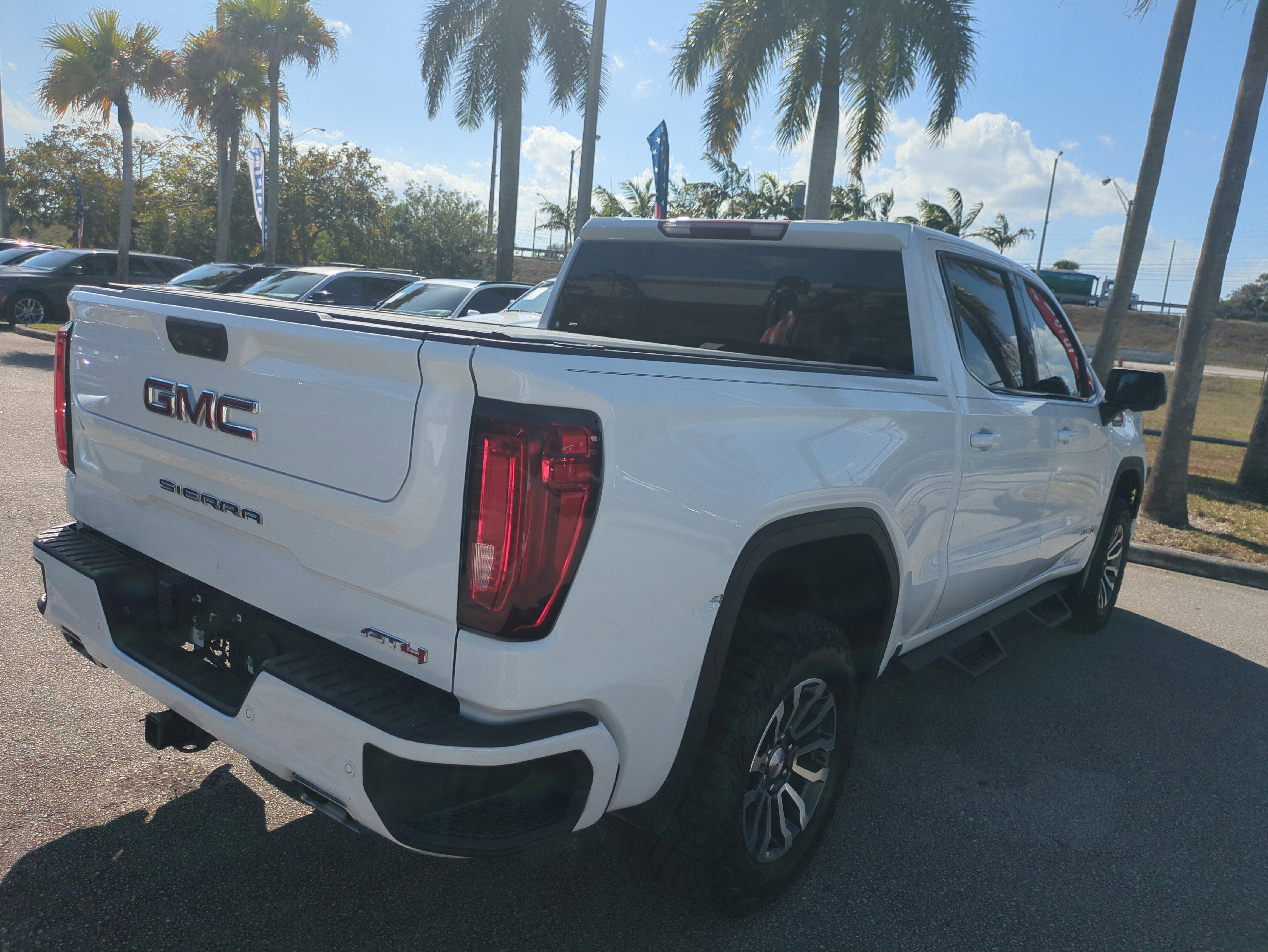 Used 2023 GMC Sierra 1500 AT4 image 5