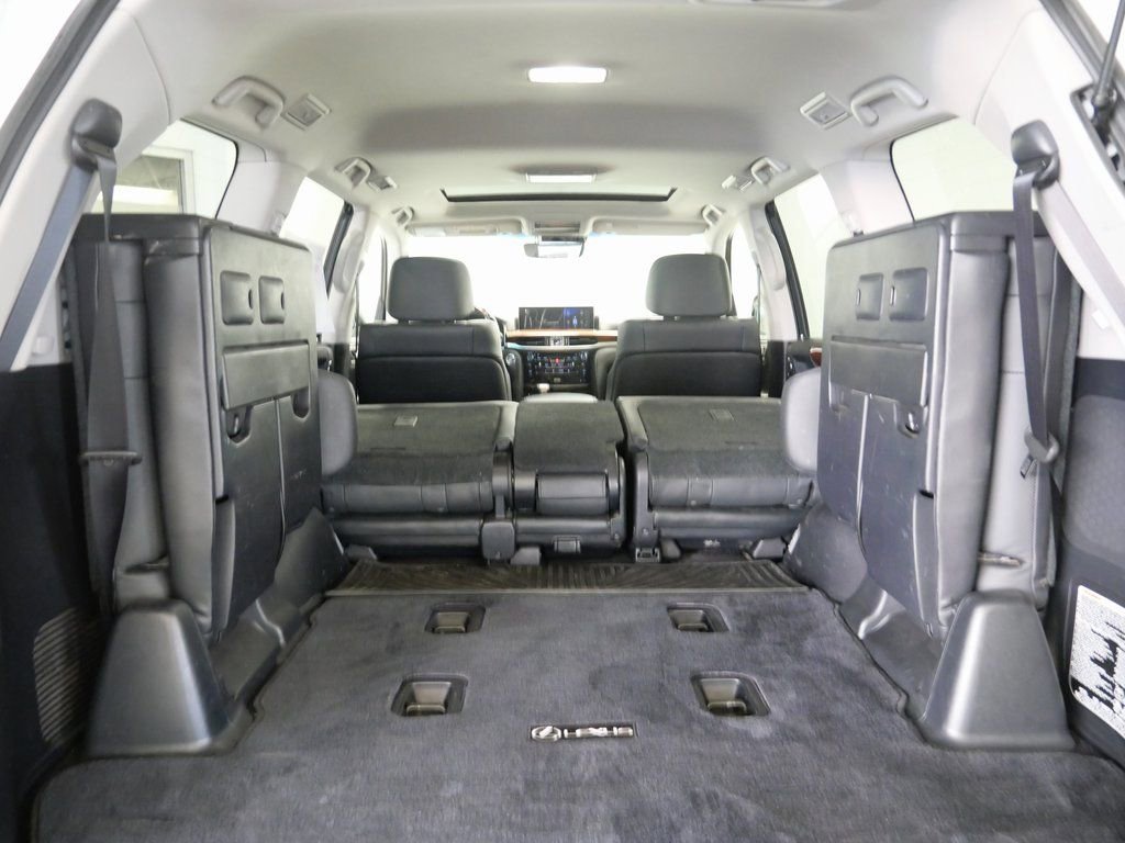 Used 2016 Lexus LX 570 4WD image 30