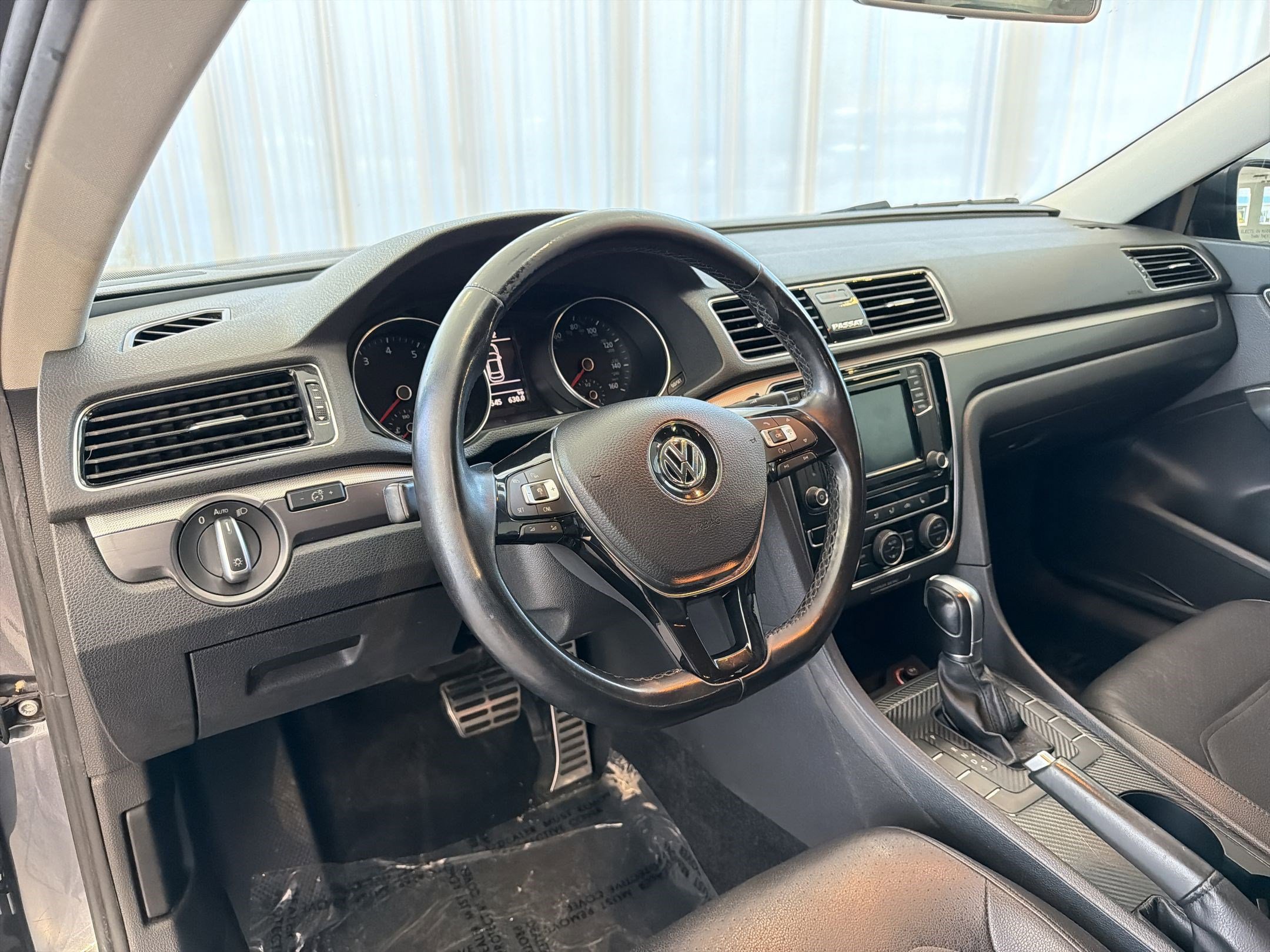 Used 2018 Volkswagen Passat 2.0T R-Line image 4
