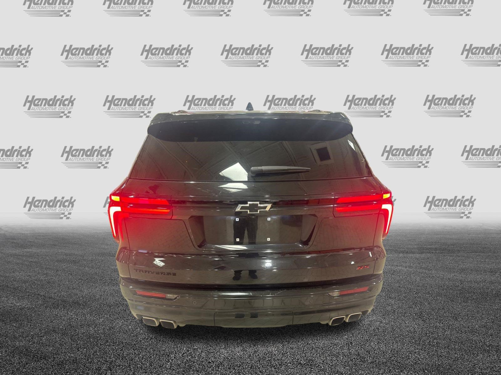 Used 2025 Chevrolet Traverse RS FWD image 46