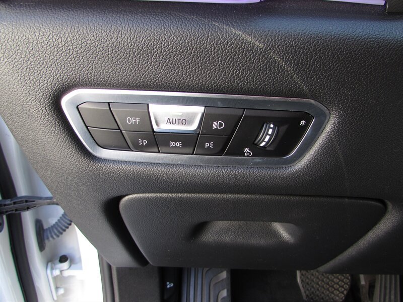 Used 2023 BMW X5 xDrive40i w/ Premium Package AWD/4WD image 14