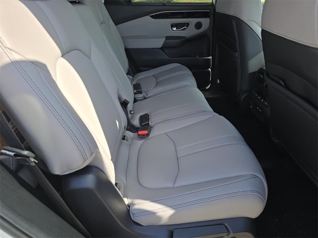 New 2025 Honda Pilot Touring image 23