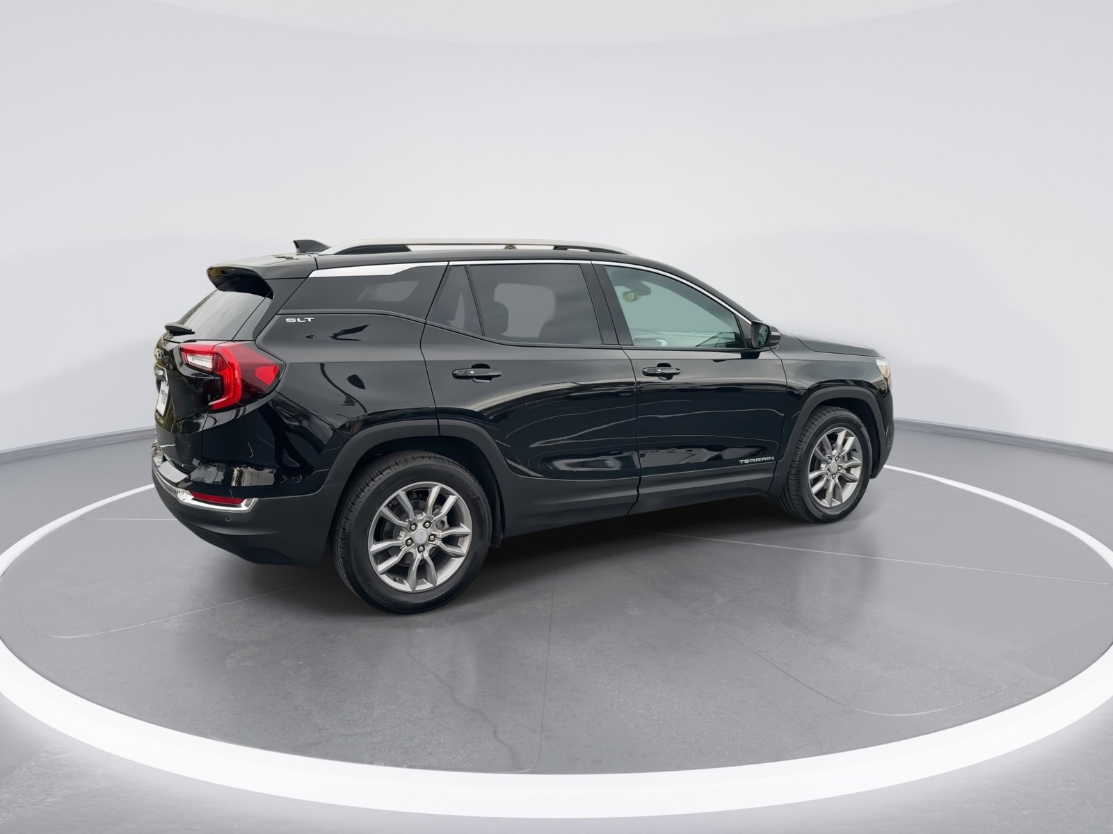 Used 2022 GMC Terrain SLT w/ Infotainment Package II image 9