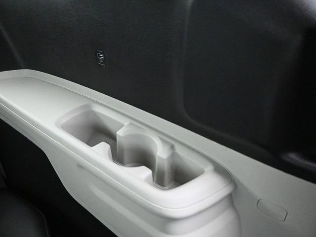 Used 2023 Kia Carnival LX image 30