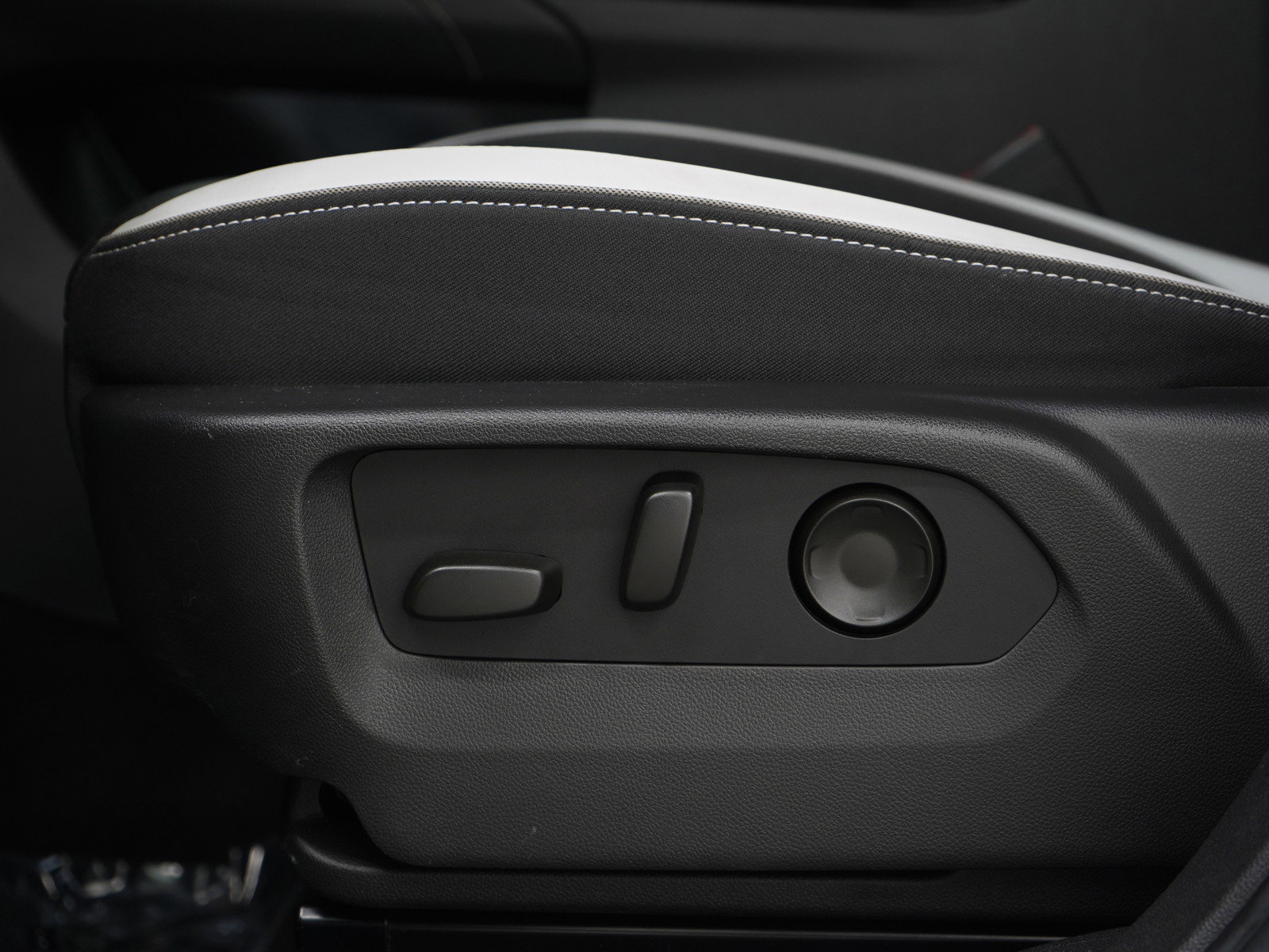 Used 2024 Buick Envision Sport Touring image 21